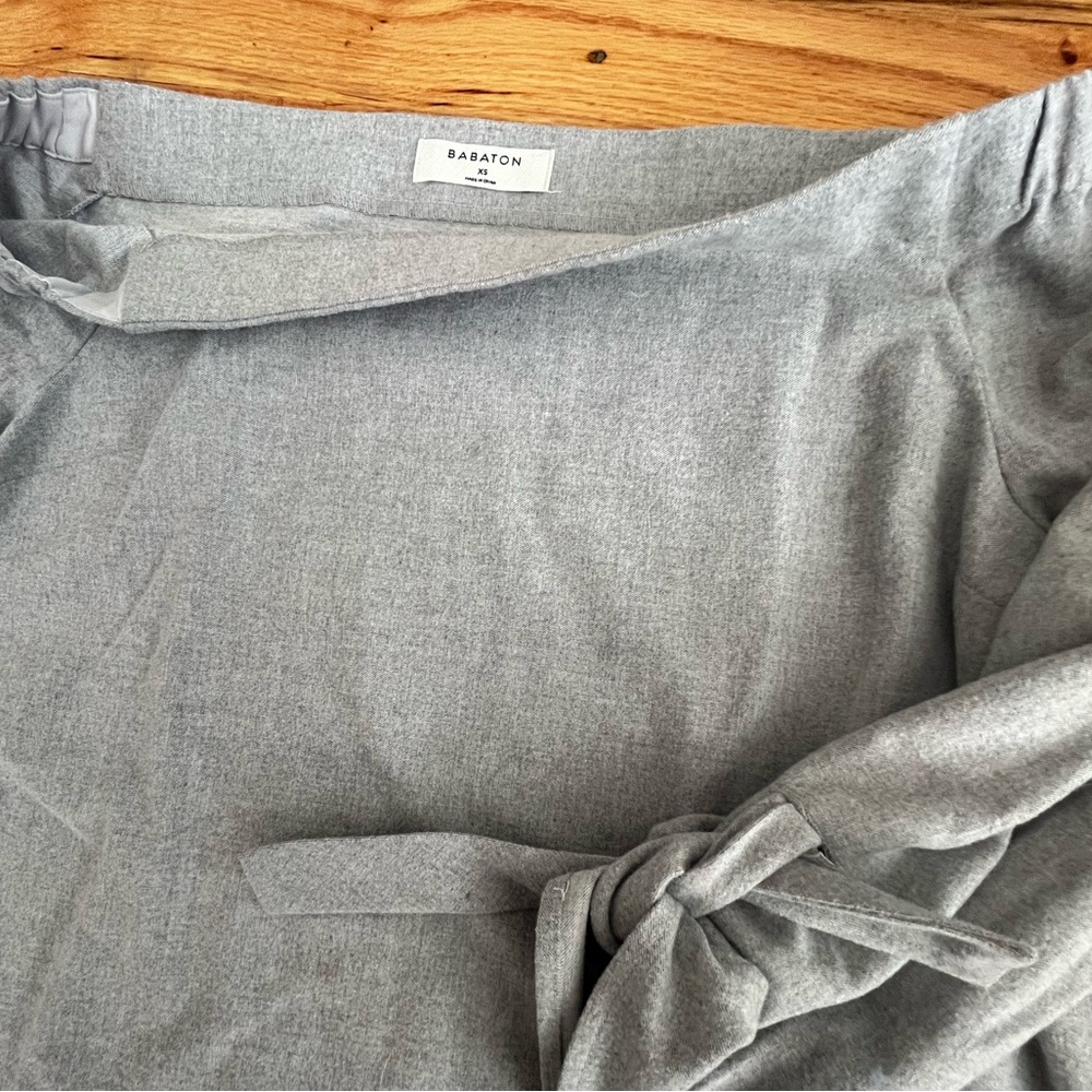 Off the shoulder Babaton (Aritzia brand) Top in grey